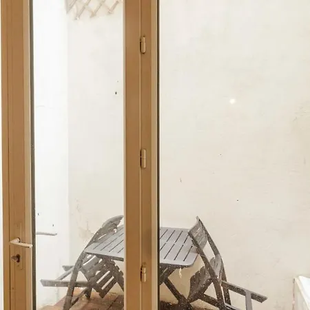 Charming With Terrace In The Heart Of The 17th Parigi