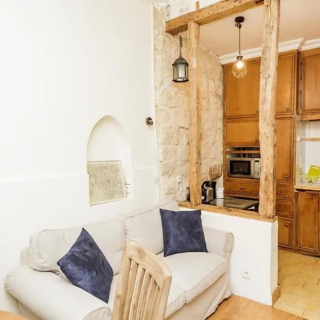 Charming With Terrace In The Heart Of The 17th Paris