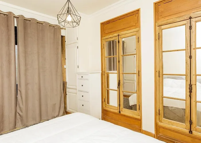 Charming With Terrace In The Heart Of The 17th * Paris